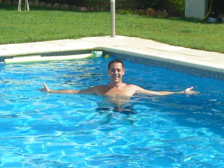 moi dans la piscine dans le sud